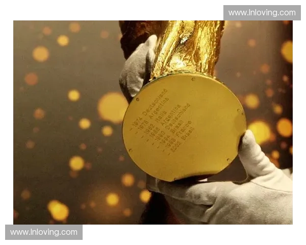 世界杯奖杯的正式名称及其背后的历史与象征意义解析